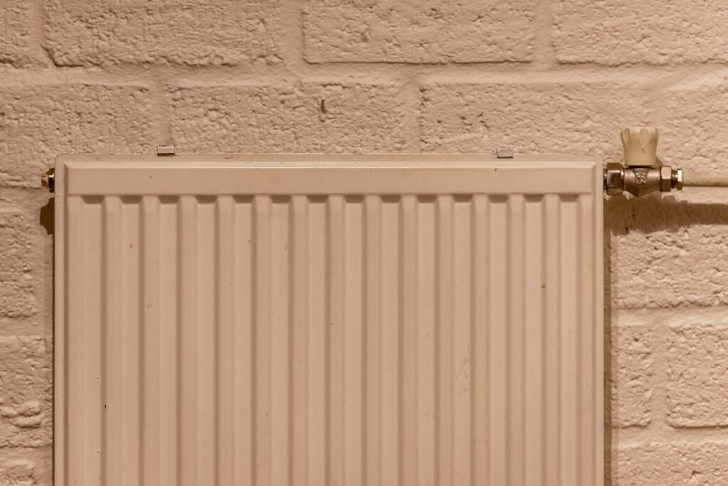 Radiator wordt niet warm na ontluchten — Radiator wordt niet warm na ontluchten: oorzaken en oplossingen