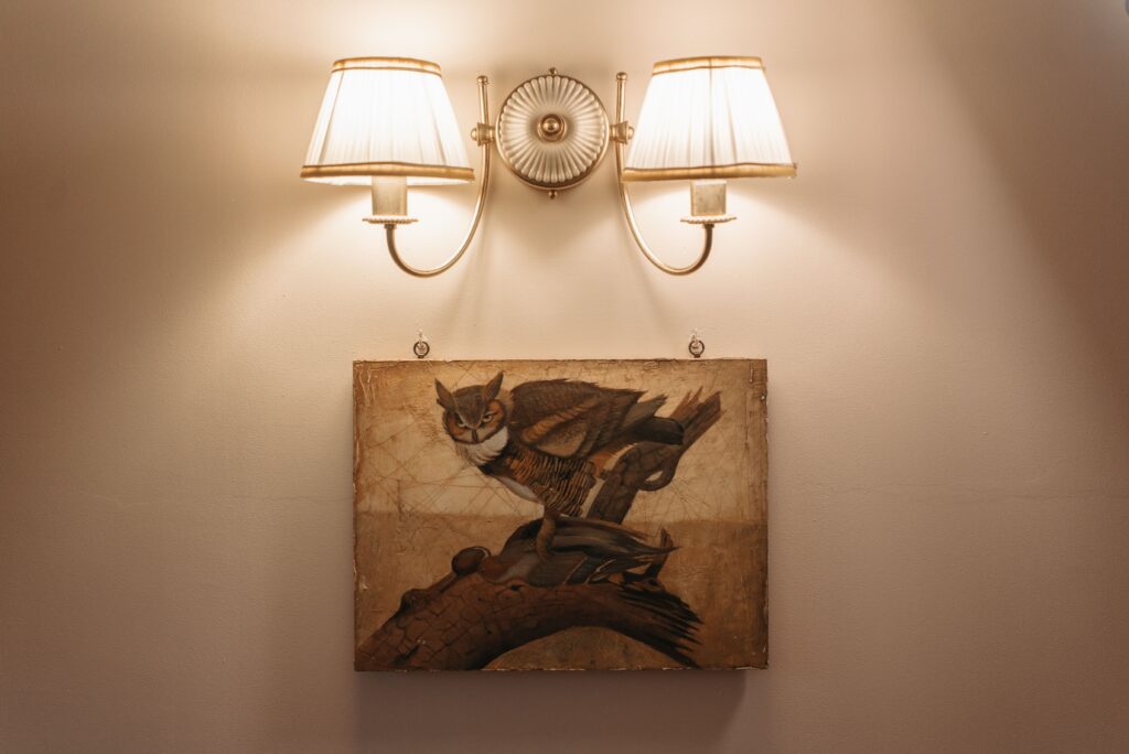 Schilderijverlichting ophangen — Schilderijverlichting ophangen: hoogte, plaatsing en tips