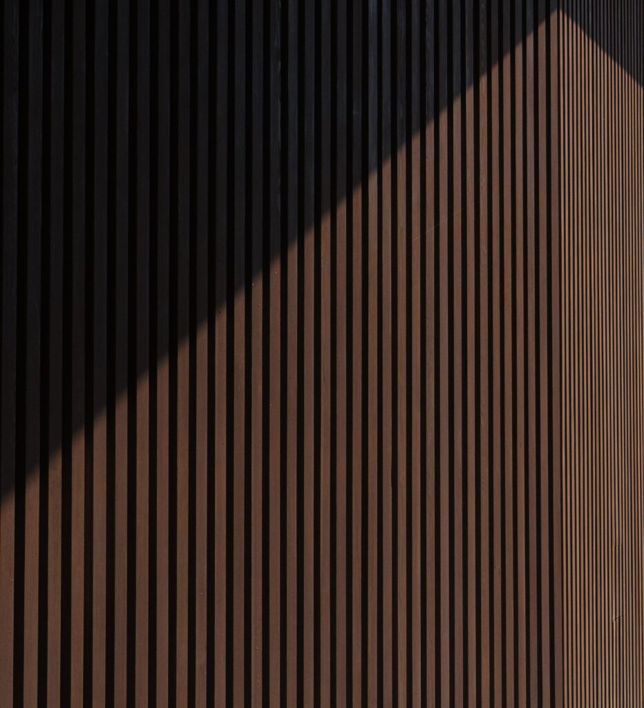 Wandpanelen plaatsen rondom stopcontact — Wandpanelen plaatsen rondom een stopcontact
