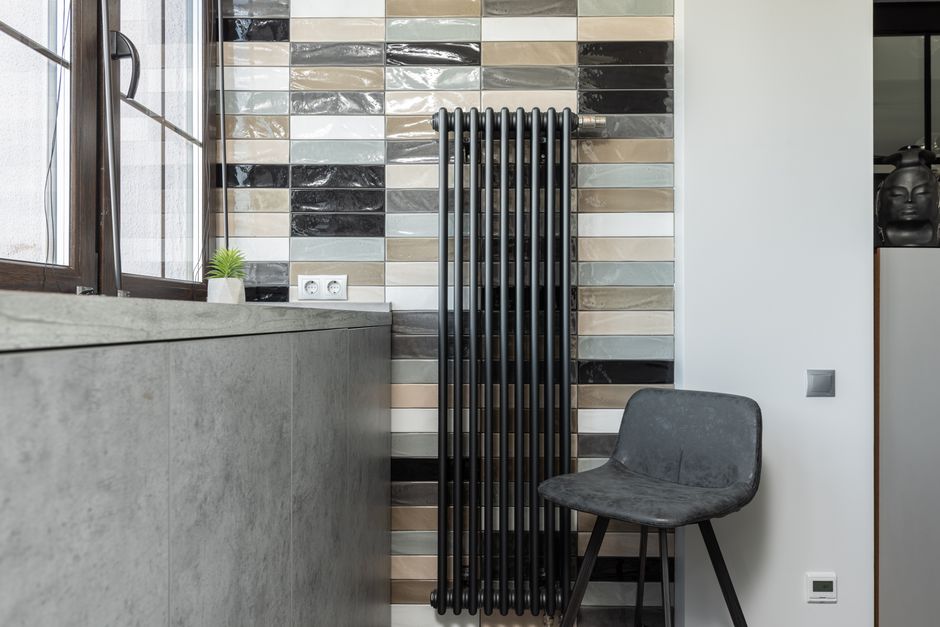 Zwevende plank boven radiator — afbeelding 3